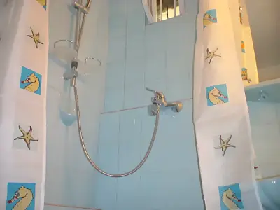 Apartament de inchiriere Sector 4 Bucuresti baie cu dus